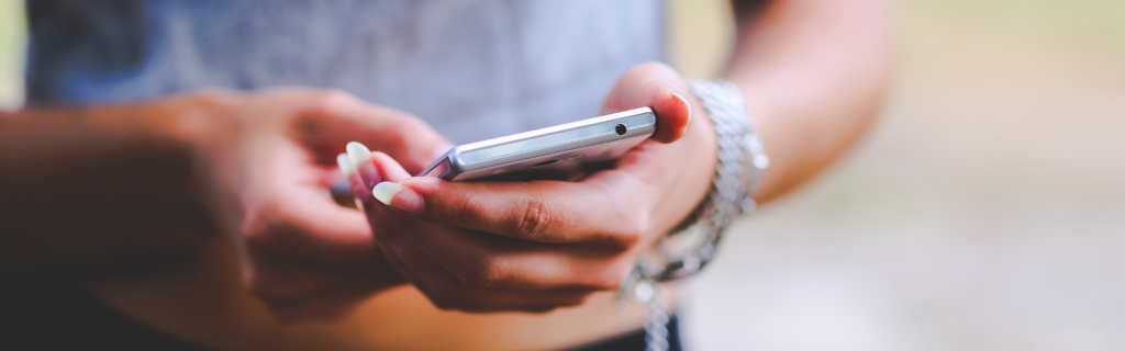 Blog Marketing Frau am Handy